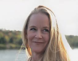 Erin Macklin's Instagram, Twitter & Facebook