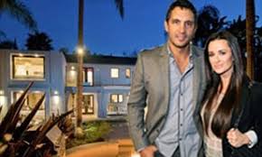 Unlike their new jersey counterparts, rhobh's couple kyle and mauricio seem to be doing just fine financially. Real Housewives Of Beverly Hills Kyle Richards Puts 2 45m House Up For Sale Daily Mail Online