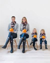 عائلة تشعل فيس بوك بطريقة التقاط الصور التذكارية Family Fun Ideas Family Amazing Photography