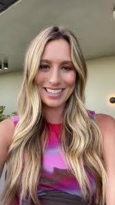 Renee Bargh's Instagram, Twitter & Facebook