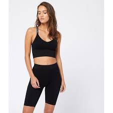 Trouvez des images de stock de une femme cycliste portant une veste en hd et des millions d'autres photos, illustrations et images vectorielles de stock libres de droits dans la collection shutterstock. Cycliste French M Noir Femme Etam From Etam On 21 Buttons