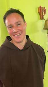 Danes bo posvečen, v nedeljo pa bo pel novo mašo Ambrož Brezovšek. Preden  odhiti v Celje na posvečenje, smo ga gostili še na radiu. Pri nas je bil  Ambrož svoje dni tehnik, zato je tudi malo naš ...