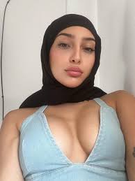 Your sweet lips, & your lovely boobs 🔥🔥🔥