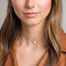 Gargantilla de oro · Collar con inicial · Gargantilla de oro rosa · Disco  de moneda en plata de ley, chapado en oro rosa