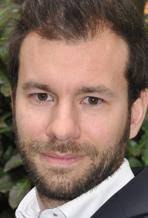 Elle frappe sa sœur à coups de cric devant une école