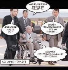 Cem yılmazı hepimiz başarılı komedyen türkiyenin en zeki stund up çısı olarak biliriz.ama belkide çoğumuz karikatür çizdiğinden habersizdir.cem yılmaz çocukluğunda daha komedyenliğe atılmadan çok iyi çizimler yapan biriydi ama ilk başta bunun. Cem Yilmaz Dan 2011 Model Karikaturler Son Dakika Haberler