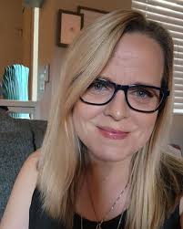 Danielle Ecker's Instagram, Twitter & Facebook