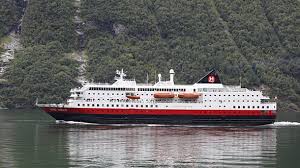 Die kong harald war das erste schiff der so genannten „neuen generation (de nye skipene) auf der hurtigruten. Kreuzfahrtschiff Ms Kong Harald In Norwegen Auf Grund Gelaufen