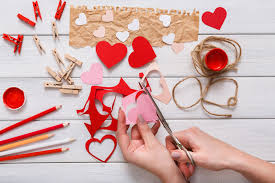 Manualidades buiten knutselen knutselen ouderen herfstdecoratie gemakkelijke diy zomeractiviteiten knutselen voor kinderen vogelvoer winter knutselen Moederdag Cadeau Knutselen Met Twee Linkerhanden 5 Makkelijke Ideeen