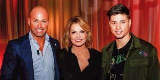 Stefano bettarini critica stefano de martino. Il Figlio Di Simona Ventura E Stefano Bettarini Accoltellato Fuori Dalla Discoteca La Conduttrice Tv 11 Coltellate E Vivo Per Miracolo L Huffpost