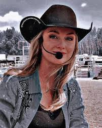 A recent photo of Amber Marshall and her friend Katie😍😍