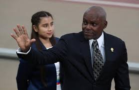Jul 01, 2021 · carl lewis won 10 medals (nine gold and one silver) in the olympics between the 1980s and 1990s; Carl Lewis Calls For 2020 Season To Be Wiped Out Olympics To Be Held In 2022 Reuters