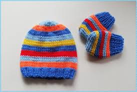Mützen halten die ohren warm und mit diesem exemplar sieht es auch noch schick in strick aus. Strickanleitung Babymutze Bis 6 Monate Fur Jungen Und Madchen Mit Tabelle Fur Alle Grossen