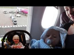 Ob dein baby ein entspannter mitfahrer ist, wirst du schnell merken. Fliegen Mit Baby Babyartikel Youtube