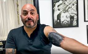 Lupillo rivera tomó la decisión de borrarse el tatuaje del rostro de belinda por respeto a su actual pareja, su prometida giselle soto, así lo reveló en un video que compartió en su cuenta de instagram. Jywr Fvzemqixm