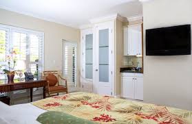 This type of doors gives a modern and original touch to the built in closets wardrobes in home. Modern Closet Doors In Hotel Suite Modern Bedroom Miami By Ambiance Doors Inc Houzz