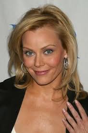 Reparto de Dos madres y una boda (película 2015). Dirigida por Sam Irvin