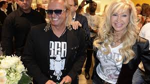 Zusammen mit ihren eltern carmen und robert geiss und ihrer schwester shania wurde. Robert Und Carmen Geiss Beide Tragen Roberto Geissini Stuttgarter Nachrichten