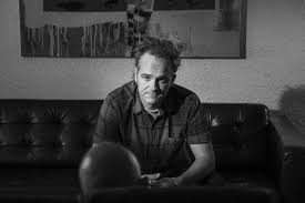 Robert Juan-Cantavella: «Para mí la escritura de una novela es como un  intento de resolución de un acertijo»