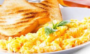 Per le uova alla coque la cosa più importante, oltre a scegliere uova biologiche da allevamento all'aperto, è la freschezza. Uova A Colazione E Addio Ai Chili Di Troppo Wellme