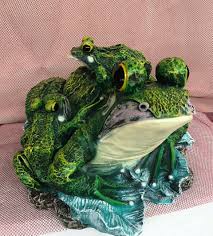 Reptil TBE8 Funny kikker met 2 kikkers op zijn rug polyester résine 35 cm |  Decolacour-Spécialiste Design-animaux-figuren multicolor polyester-résine