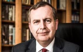 Prof mudr tom zima drsc mba born july 2 1966 is the current rector of charles university rektor univerzity karlovy tom zima v tom jede s n mi rektor. Mladi Umiraji I Na Chripku O Mrtvych Na Koronavirus Se Mluvi Prilis Jejich Poctum Neverim Prof Mudr Tomas Zima Drsc