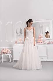 Lassen sie sich erobern von der eleganz und der handwerklichen qualität unserer kollektionen. Brautkleid Von Agnes Bridal Samyra Fashion