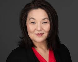 Leslie Houck's Instagram, Twitter & Facebook