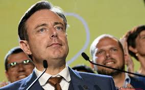 De wever spreekt ook over zijn politieke droom: Bart De Wever Poseert Trots Met Dochter Mijn Laatste Communicant Nieuws365