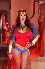 FOUND] Leanne Crowe as Wonder Woman : r/BigBoobsCosplay