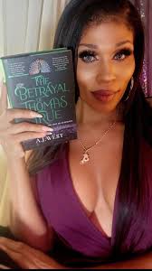 Alright, darling, it’s time to announce our next pick for the Queer History  101 Book Club 🏳️‍🌈