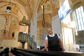 Pyhän Laurin kirkossa uudistettiin äänentoisto ja asennettiin uusi  videojärjestelmä – Ääni nyt samantasoinen kirkon joka osassa, neljä  jättinäyttöä poistaa katveet ja vie kirkkoelämyksen uudelle tasolle. |  Paikalliset | Länsi-Uusimaa