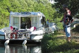 En effet, on a la chance de pouvoir parcourir le canal du midi avec notre propre bateau. Croisiere Canal Du Midi Escapade Reserve Naturelle Nicols