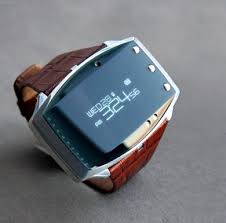 Une Montre Futuriste Erkek Kol Saatleri Watches Ve Luks Saatler