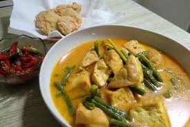Berawal dari masa penjajahan belanda, kala itu masyarakat betawi tidak mampu membeli daging sapi yang terlampau mahal. Resep Dan Cara Membuat Gulai Tahu Kacang Panjang Rasanya Mantap Abis