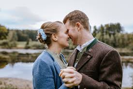 Wir teilen hier unsere erfahrungen und newsnew & aktionen rund um das thema hochzeit du interessierst dich bei deiner. Hochzeit In Tracht Avh Wedding Photography