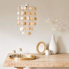 Deux lustres identiques qui viennent du magasin maison du monde en parfaite état. Suspension A Pampilles En Metal Et Nacre Blanche Et Doree 1000 14 5 178888 4 Larabota