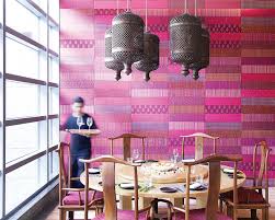 The Bold And The Beautiful Four Seasons Hotel Mumbai S San Qi Restaurant Wears Vivid Pink Indian T Modern Restaurant Design Restaurant Decor Indian Interiors
