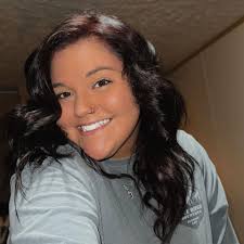 I love a good book!! What're yall reading 🤍🥰