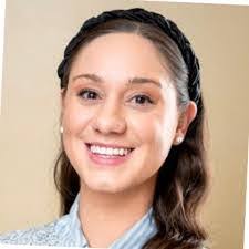 Leslie Barham's Instagram, Twitter & Facebook