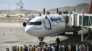 Chaos unfolded at kabul's airport on monday as desperate afghans attempted to flee the taliban. Z3wu 7cy3 Wgxm