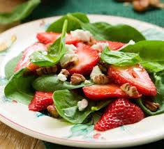 Salat Rezepte Frischer Spinat Mit Erdbeeren Blattspinat Erdbeeren Balsamico Walnussol Wallnusse Zum Dekorieren Rezepte Salat Rezepte Leckere Salate