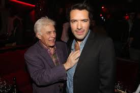 Son fils nicolas révèle sa fin de vie, un an après. Nicolas Bedos A Aide Son Pere A Mourir Recit D Une Nuit Bouleversante