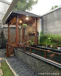 Sediakan lubang yang cukup besar tepat di atas pohon agar cahaya matahari tetap bisa merangsang fotosintesisnya. Desain Kolam Ikan Dan Gazebo Di Halaman Rumah Cek Bahan Bangunan