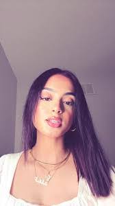 Leah Pearce's Instagram, Twitter & Facebook