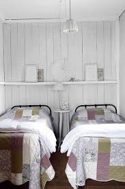 Small Room With Twin Beds Like Shelf Over Beds Country Bedroom Design Country Chic Bedroom Country Bedroom