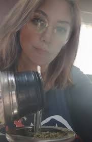 Buen día pongo esta foto para no ofender a los hombres que me invitaron a  retirarme del grupo porque tenia escote con las disculpas del caso  🤭🤭🤭😁👇🤦🤦🤫🤫🤫🤔🌺🌺🫦🫦