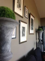 Mur Flamant Pots Et Colonnes Du Bout Du Monde Gravures Anciennes Deco Salon Gris Taupe Et Noir Bastide Aixoise Valerieb Salon Gris Deco Salon Deco