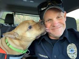 Would you be surprised to hear that a police department has placed 67  adoptable pets in their community? It's true and its such a wonderful idea!  The City of Tybee Island (Georgia)