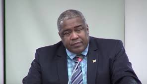 Hij werd beschermd door een deel van het parlement, omdat hij bang is om verantwoording af te leggen. Ex Surinamese Finance Minister Hiding Out In Berbice Kaieteur News